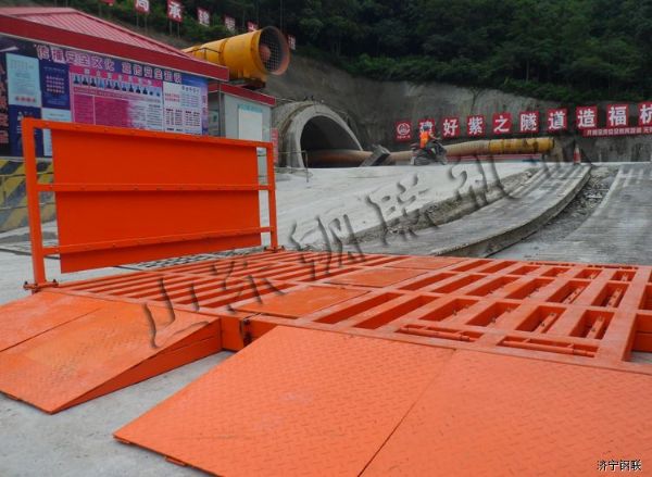 中鐵一局杭州紫之隧道項目部免基礎(chǔ)洗輪機(jī)3.jpg